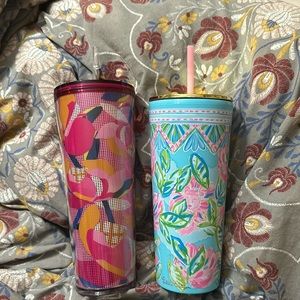 2 floral tumblers with straws
